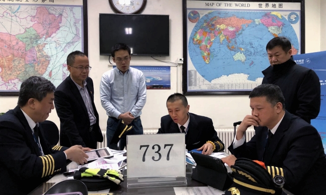 中国民航首架波音738飞机成功飞跃喀喇昆仑山