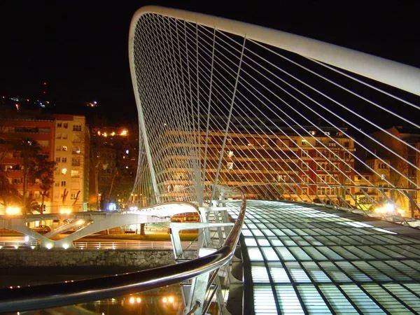 瑗跨彮鐗欏拰姣曞皵宸撮剛,姣曞皵宸撮剛鍦ㄨタ鐝墮