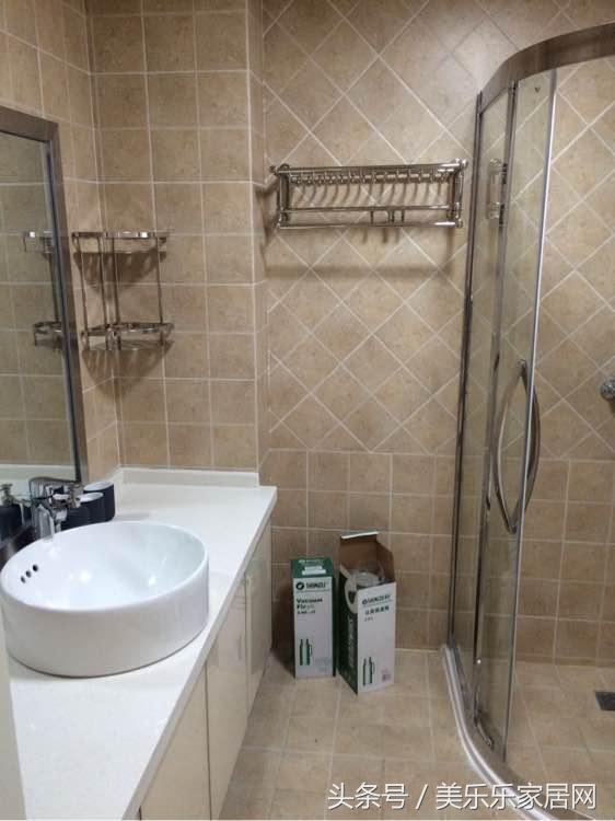 入户玄关上有个柜子怎么装修,玄关柜正对门怎么装饰