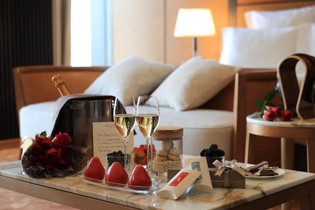 帮你情人节哄女票时尚圈推出哪些最潮新品