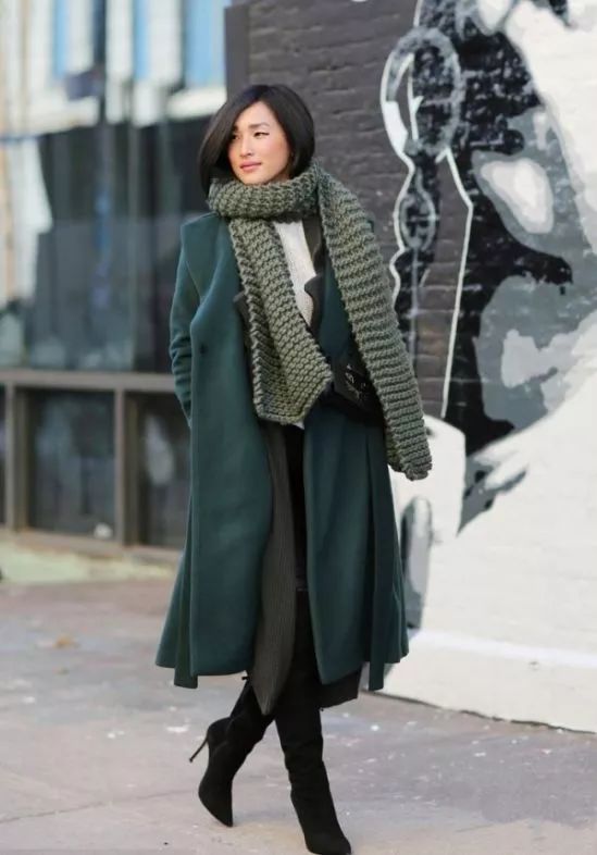 盘点一下今冬最in的围巾款式，轻松承包你冬季的所有时髦搭配