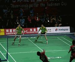 羽毛球的发球技巧与规则,羽毛球的发球正确方法与技巧