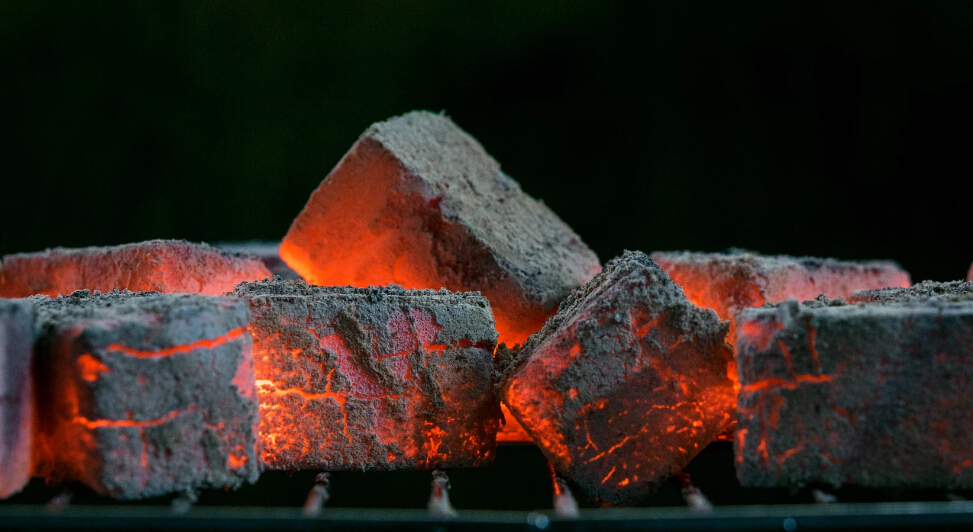 木炭烧烤学的技术,木炭和机制木炭怎么点燃