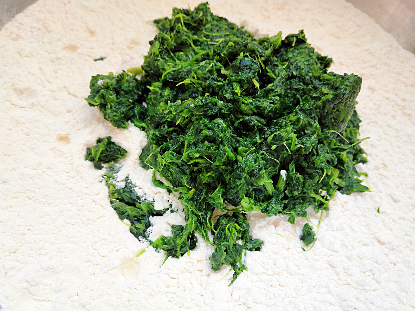 怎么包韭菜鸡蛋虾仁水饺简单好吃,韭菜虾仁鸡蛋馅儿的水饺馅怎么调