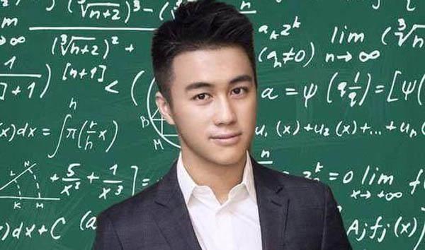 何猷君一站到底总决赛,何猷君摔倒视频