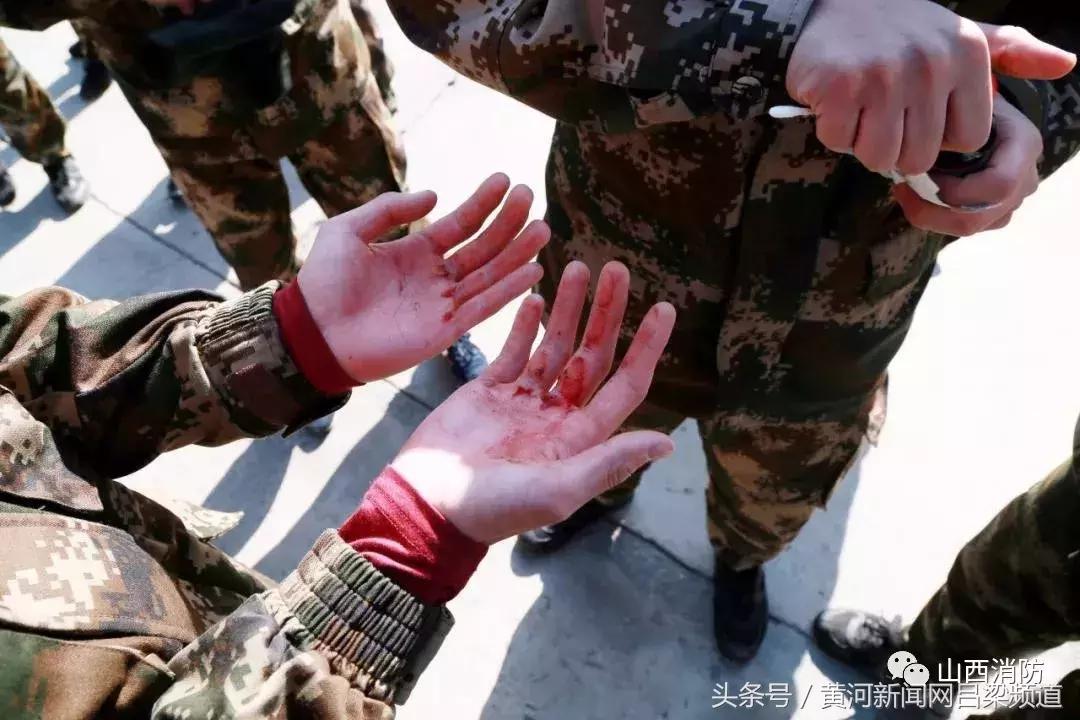 许三多腹部绕杠破纪录,许三多腹部绕杠动作要领