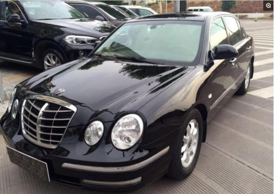 起亚有一款车像奔驰的车,起亚有一款车像宾利似的