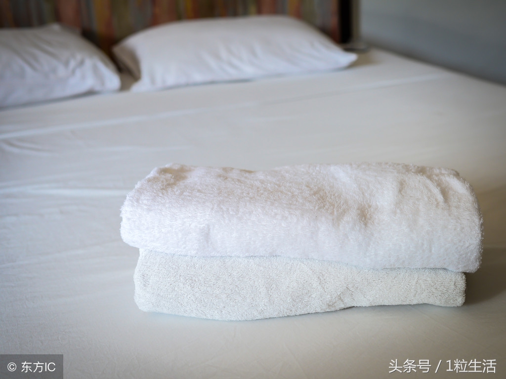 去除床单血渍后床单变白,白床单发黄用什么洗能变白