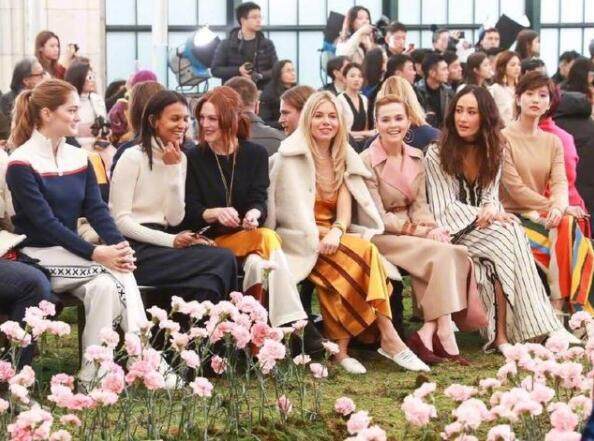 刘诗诗同框看秀,刘诗诗杨幂同框美翻了