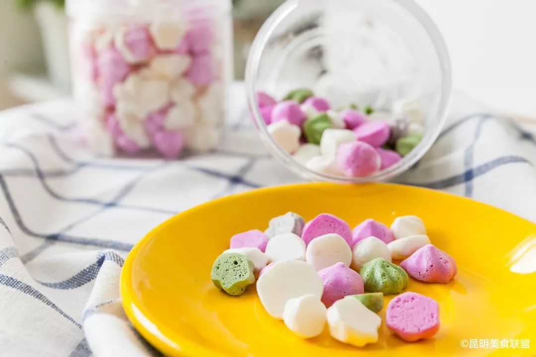 猎奇！昆明街边甜品店，居然每天200美少女拥挤这里生吃多肉