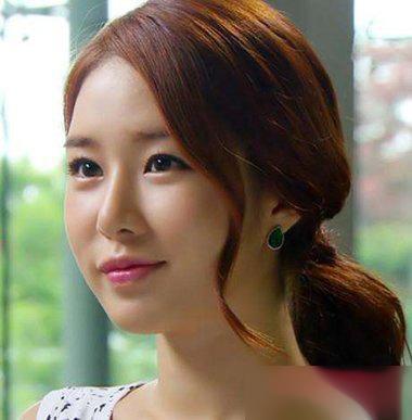 蓬松自然发型扎法,短发马尾辫怎么扎蓬松而好看