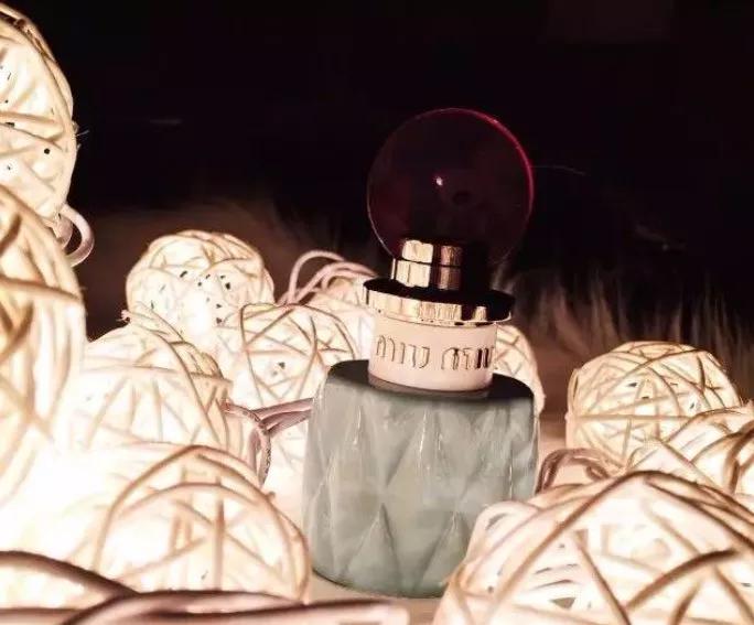 大年初一拜年发烟,大年初一喷迪奥香奈儿