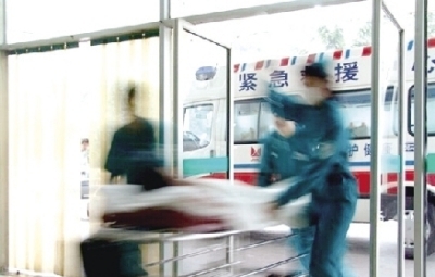 被台球杆戳到手指有血包怎么办,被台球杆戳到腹部