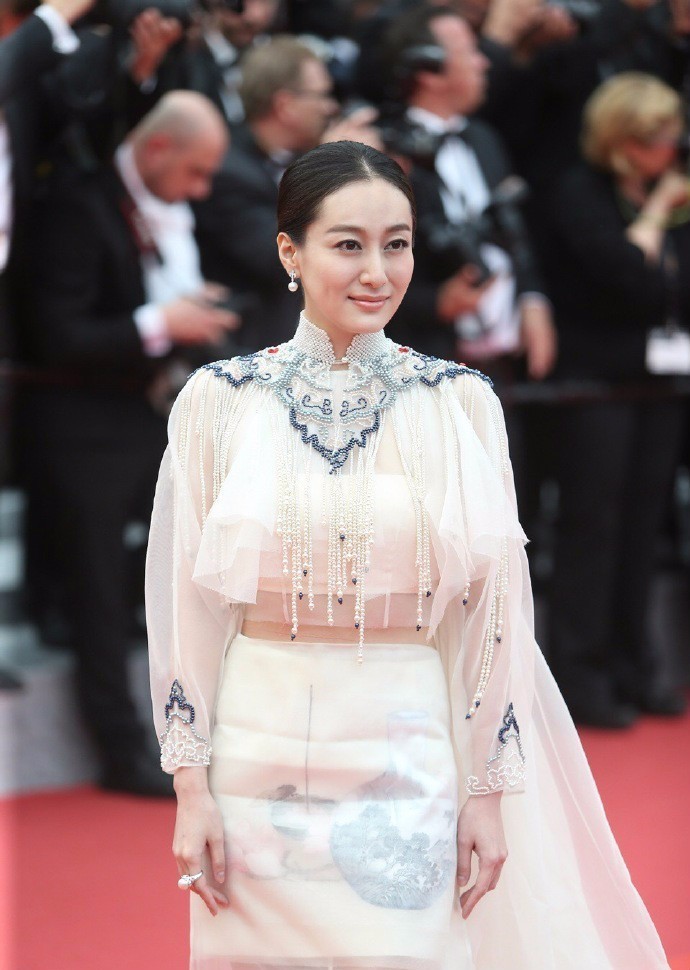 戛纳红毯|照这个趋势,村口剃头王大爷都可以出征戛纳了!