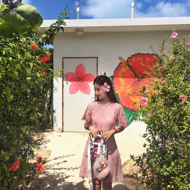 不想烂大街？一件镂空让你与她美的不一样