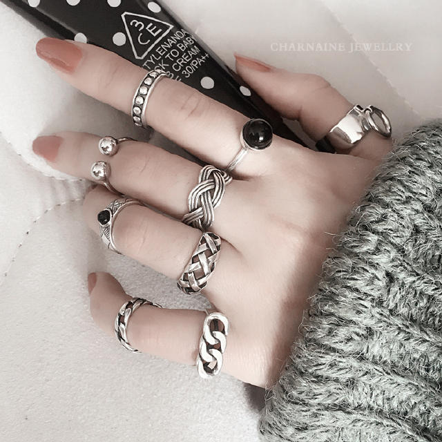 以前很想要一个戒指现在自己买了,去买一枚自己喜欢的戒指