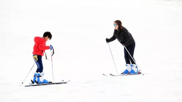 张掖祁连山国际滑雪场门票多少元,张掖国际滑雪场