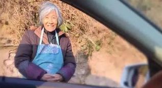 春节后返程都把后备箱塞得满满的,春节出门后备箱承载着父母的爱