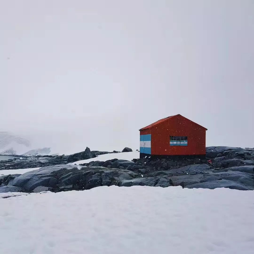 经常去旅行的人钱从哪来,去旅游的钱从哪里来的