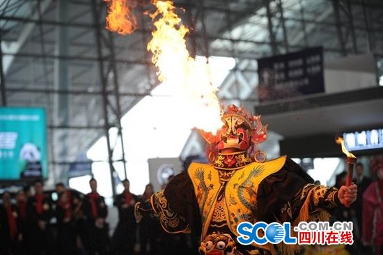 武汉机场空姐春运快闪,广州白云机场空姐空少快闪小苹果