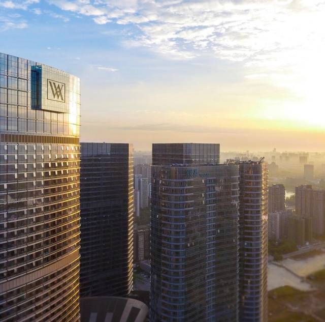 睡进220米高空上的云端酒店，玩转网红LINEFRIENDS乐园，新晋亲子游地标来袭！