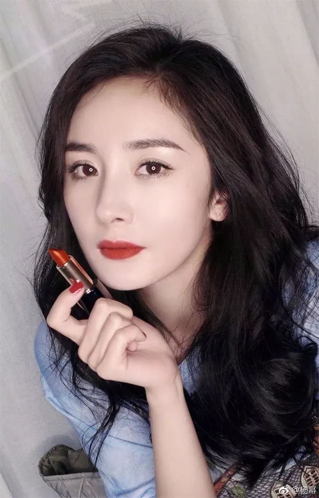 天了噜！倩碧、纪梵希、M.A.C都降价了，雅诗兰黛口红更是全系调价！还找什么代购？！