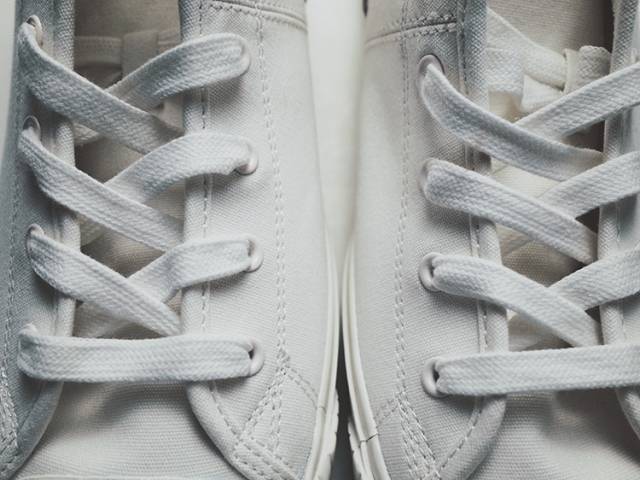 撞鞋不可怕谁最尴尬,撞鞋不可怕谁假谁尴尬