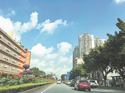 记者探营项目建设,记者探村