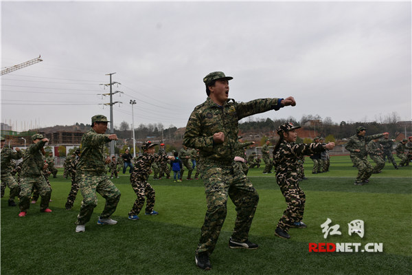 幼儿园上阵父子兵亲子活动通知,国防军事教育亲子活动