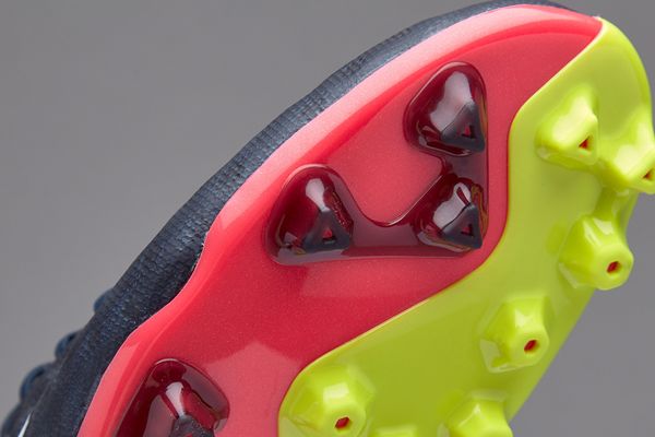 比赛开始：newbalance推出最新配色Visaro足球鞋