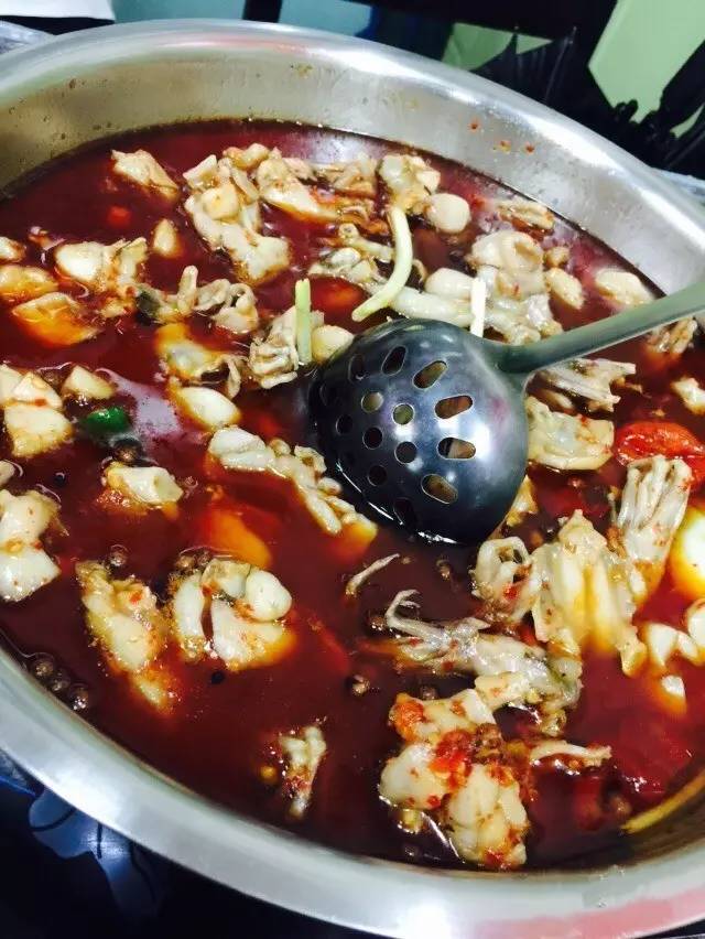 武汉一女学生拿着10块钱去买好吃的，竟然被。。。