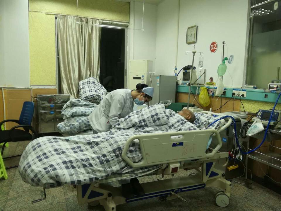 春节我在岗医生值守,春节我在岗护万家灯火守一方平安