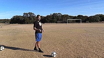 足球初学者教学接球,足球踢球正确姿势教学