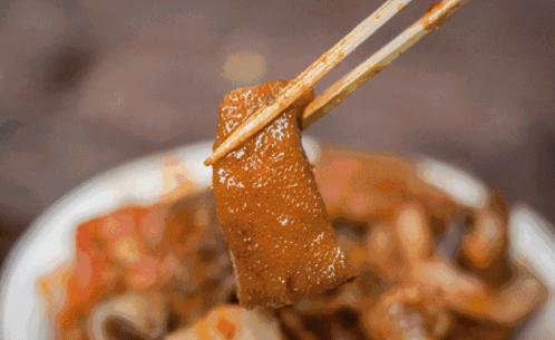 一碗牛杂能在夜市立足几十年,牛杂记忆深处的味道