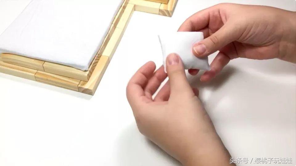 用鞋盒给芭比娃娃做一个简单的床,给芭比娃娃做超大自制床