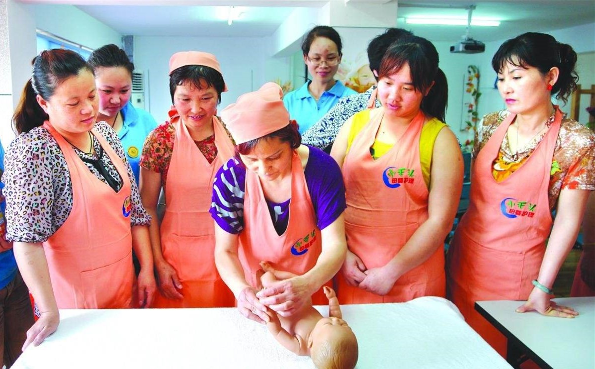 春节月嫂难背后：1500元*证办**10天包通过，月薪上万每年289天熬夜