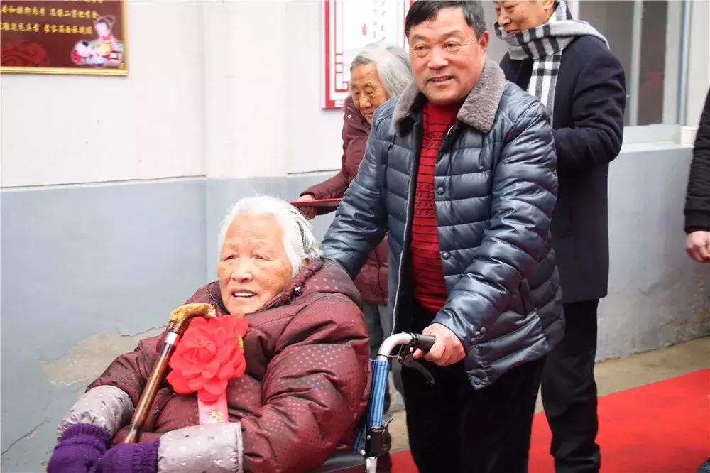 厉害了！诸暨有人每年都给这个村的老人发钱，已连续七年！