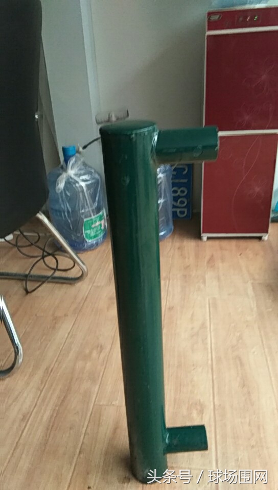 笼式足球场围网报价明细表,五人足球场顶部围网做法