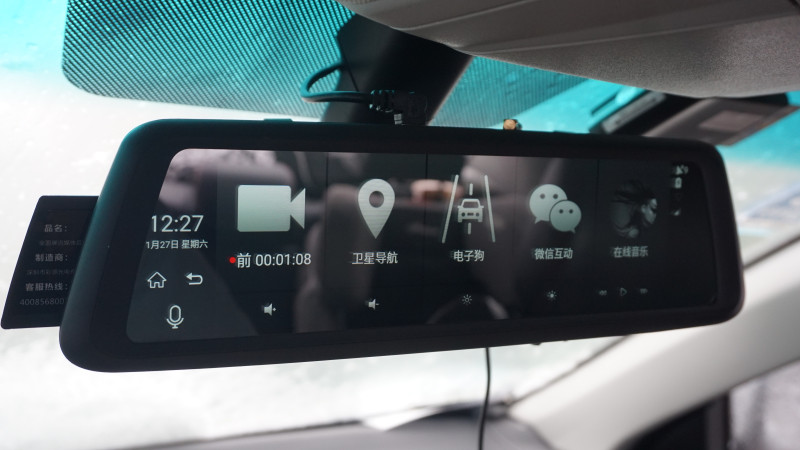 全面屏与后视镜的组合，威路特M8带来更安全的行车体验