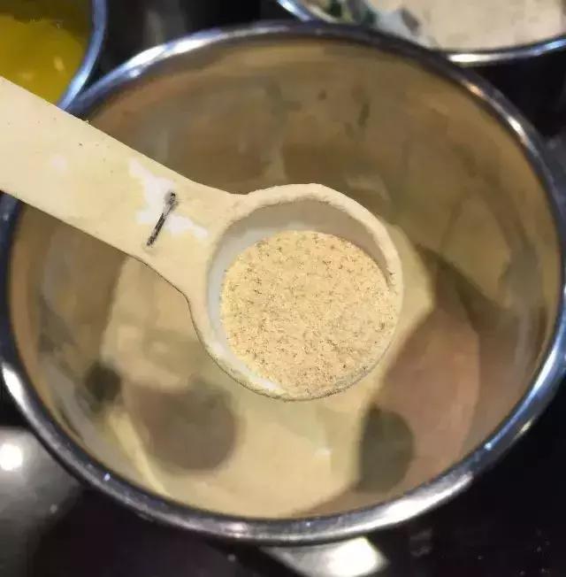 姑父的早餐店仅依赖这八款秘制米线配方，日接待量高达800人次