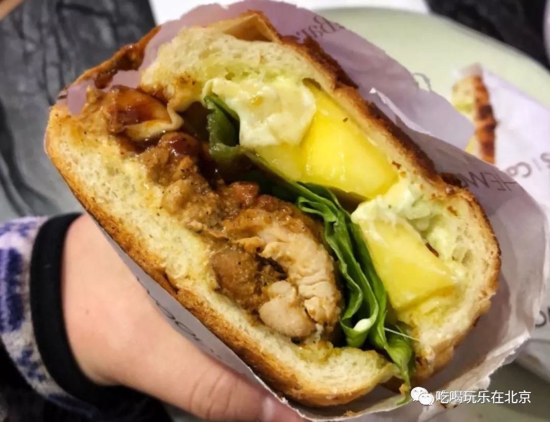 这座美食地标、洗刷了王府井小吃街坑游客的骂名