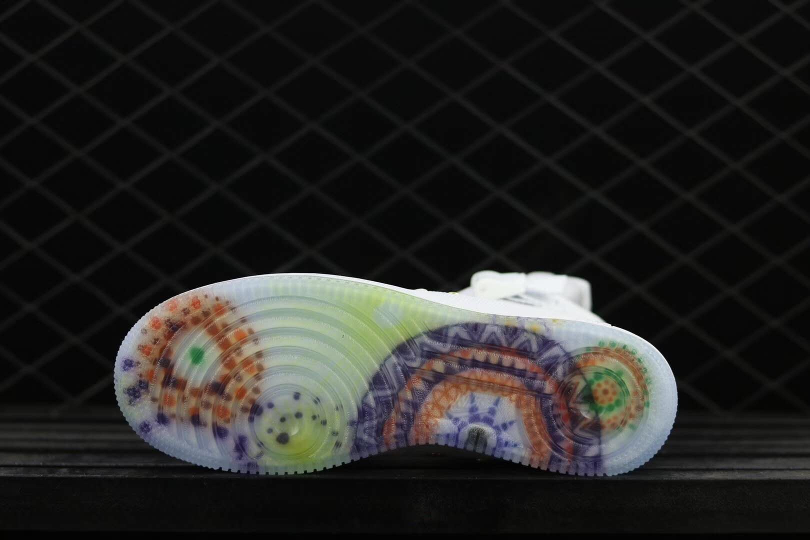 潮鞋nikeair,nikeairforce1龙年限定鞋后跟