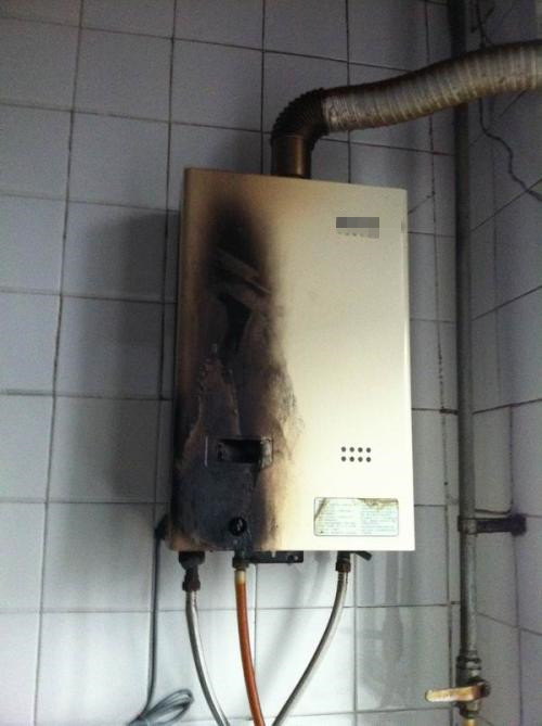 燃气热水器突然爆一声怎么解决,天然气热水器嗡嗡响不停怎么办
