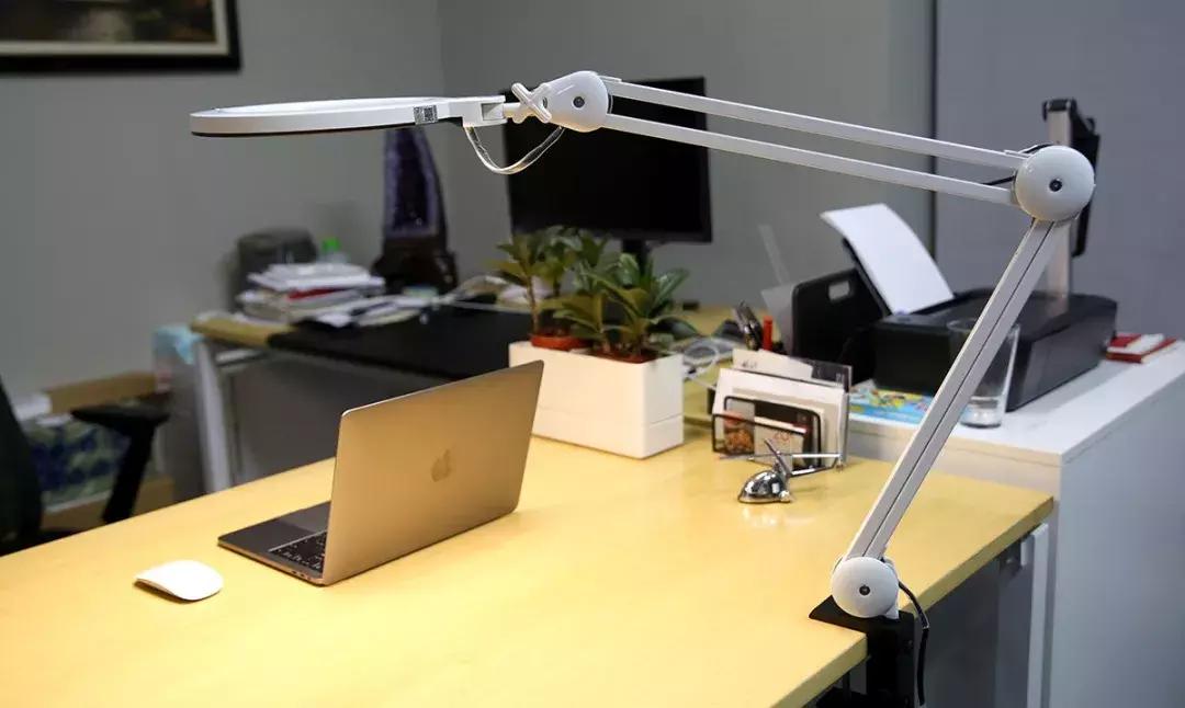 爱德华医生护眼台灯使用角度,爱德华医生护眼台灯新款