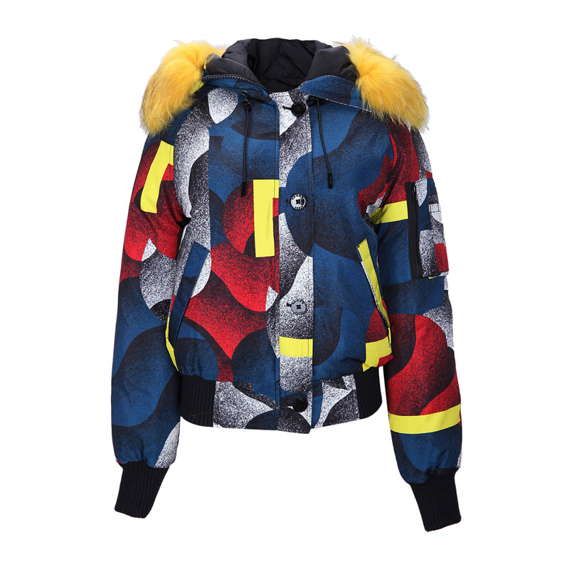 短款羽绒服的“时尚革命”，轻松告别“土肥圆”