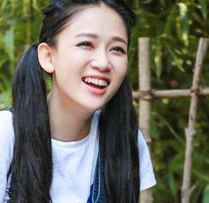 女星傻笑谁最萌?赵丽颖治愈陈乔恩少女,林依晨像袁湘琴附体!