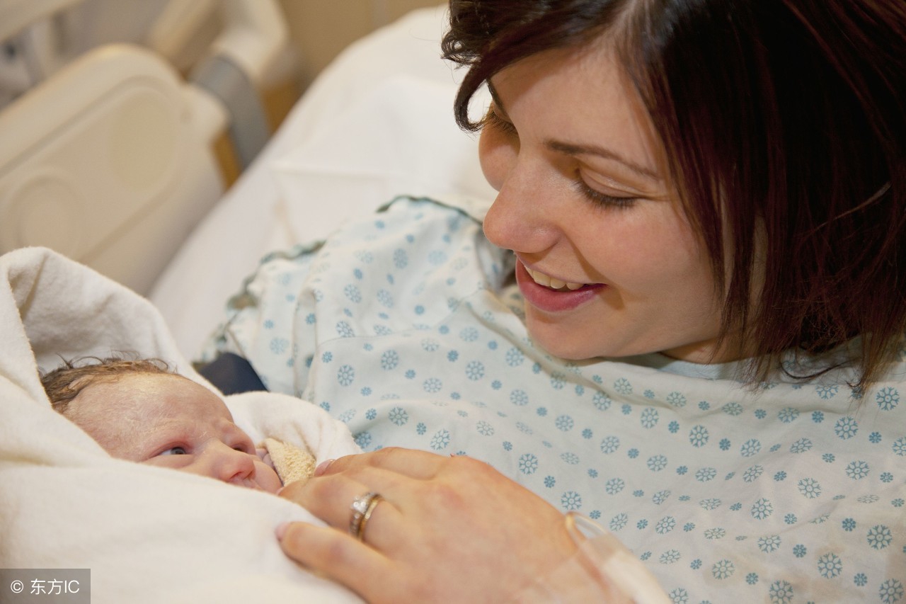 怀孕初期羊水破了会有感觉吗,孕晚期有漏尿感觉是不是羊水破了