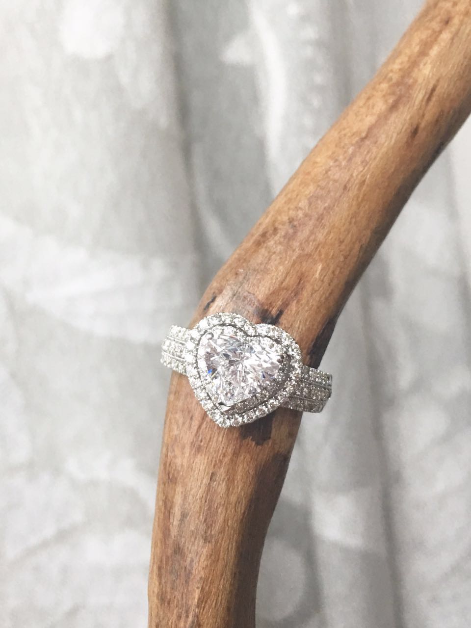 婚戒钻石如何挑选,如何挑选钻石婚戒解答