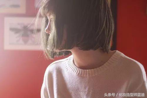 内扣美发造型短发,短发泡面头扎发发型