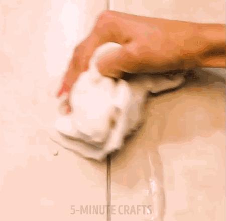 地板上面的黑印子怎么处理,地板缝隙很黑怎么处理